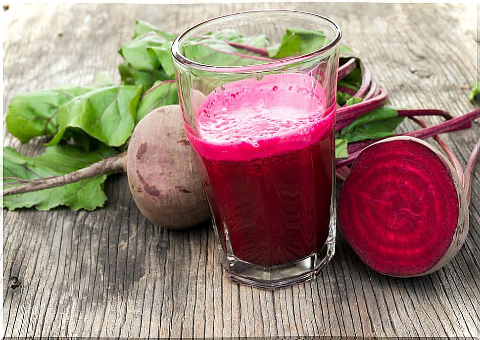 Beet and lemon smoothie for your detox diet