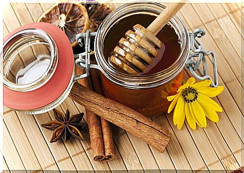 Cinnamon and honey mask remove pimples