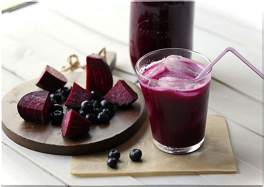 beet and blueberry smoothie