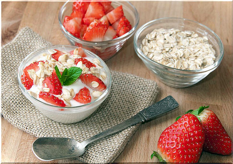 Strawberry oatmeal with cream symbolizing the ritual of happiness