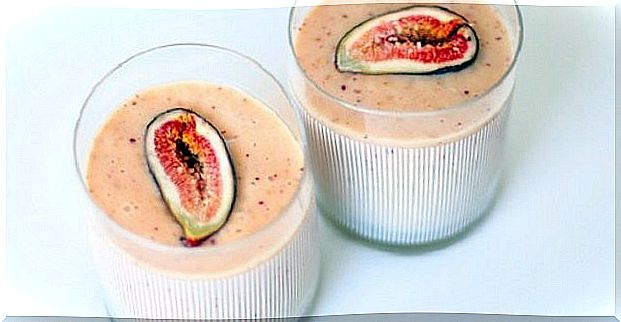 Fig-and-yogurt smoothie