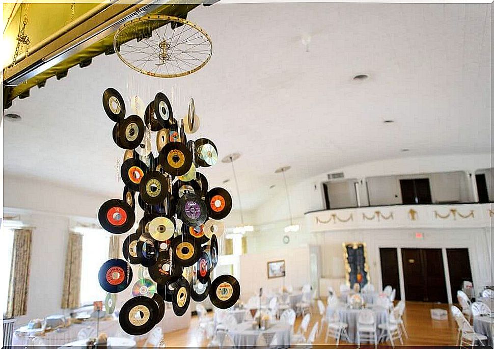 Mobile to decorate with vinyl records