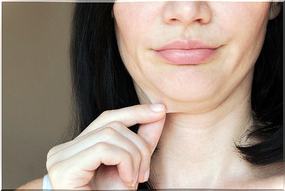 Woman with double chin on the neck.