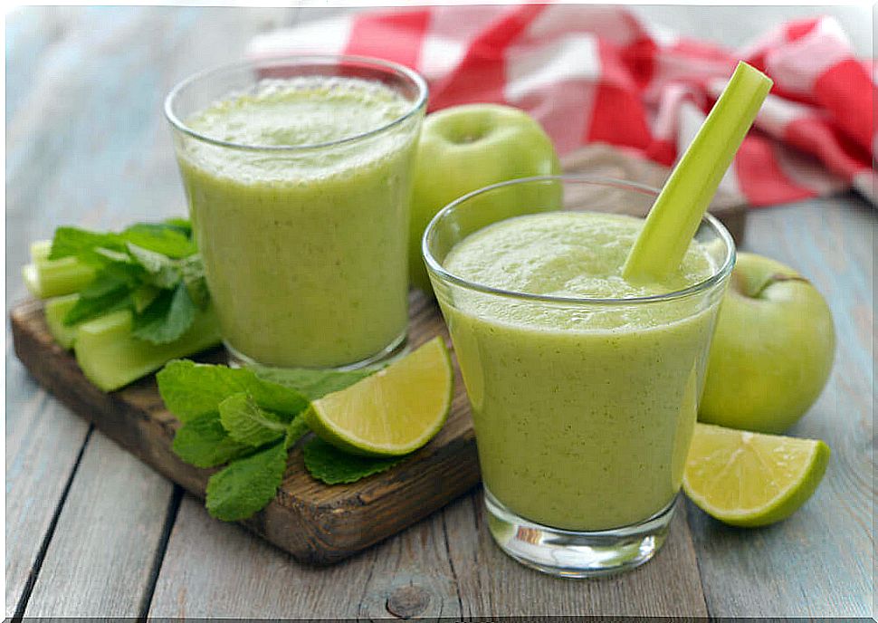 Celery and apple smoothie