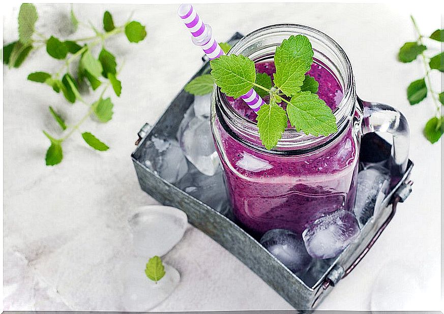 Eggplant and cucumber smoothie to lower triglycerides