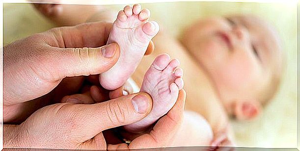 foot reflexology-baby-foot-massage