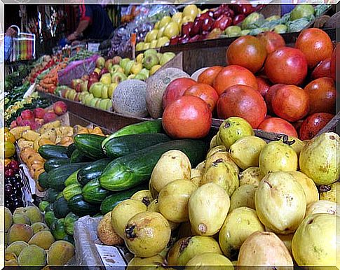 Eating fruits and vegetables of all colors is a recommendation from nutritionists